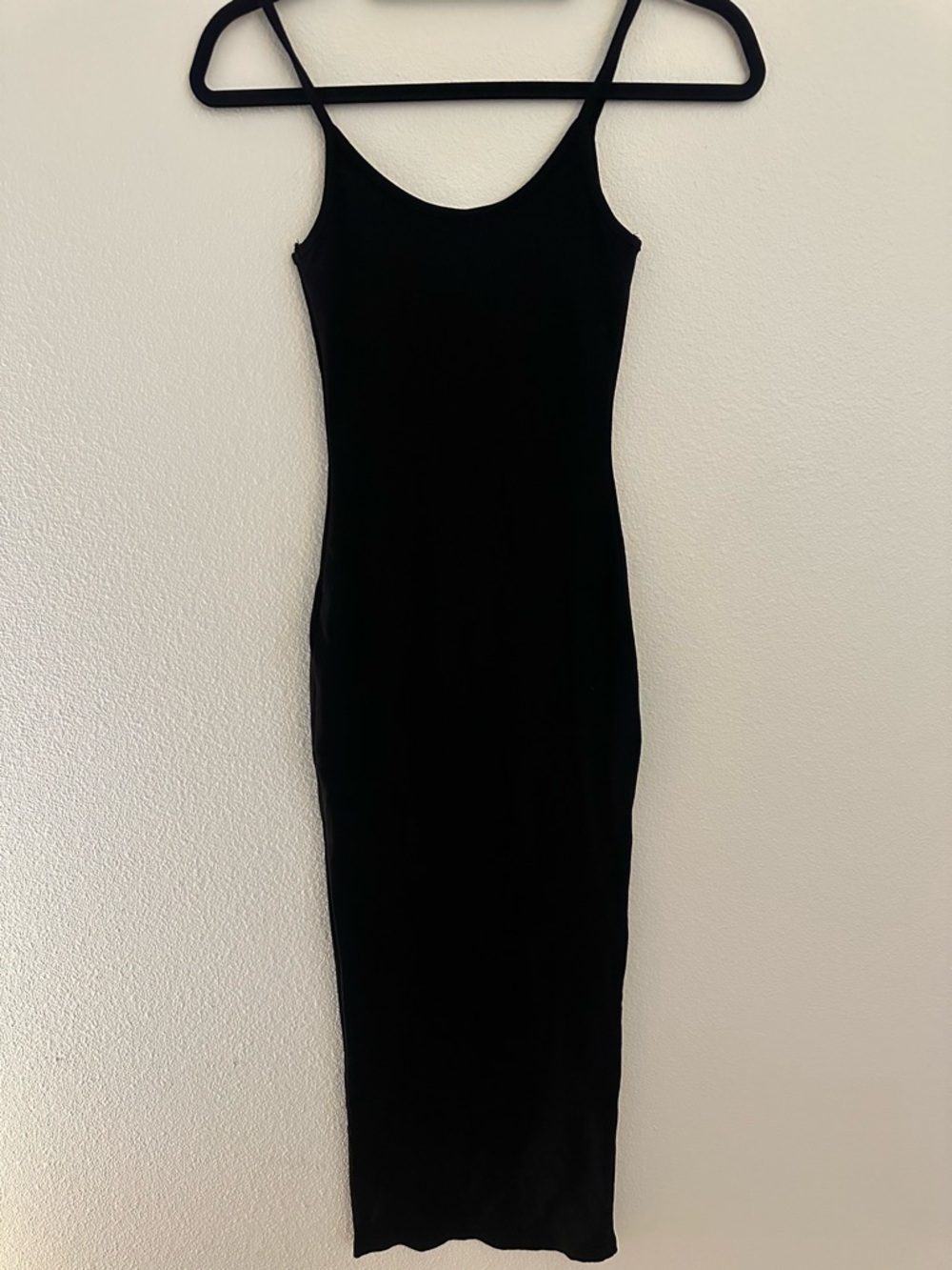 Meshki Alexis Ribbed Black Scoop Neck Bodycon Midi Dress - Picture 3 of 5
